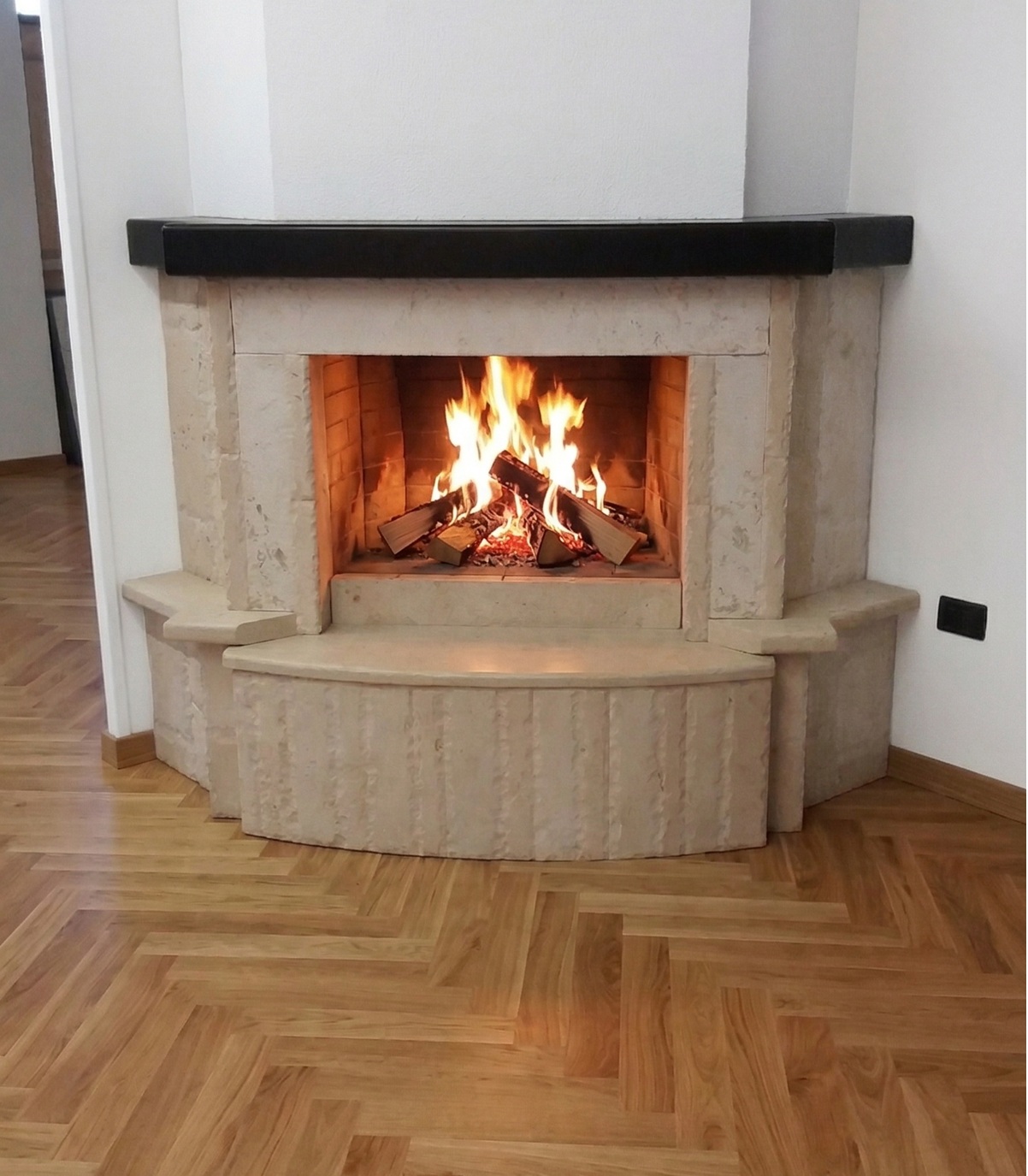 camino in travertino 2